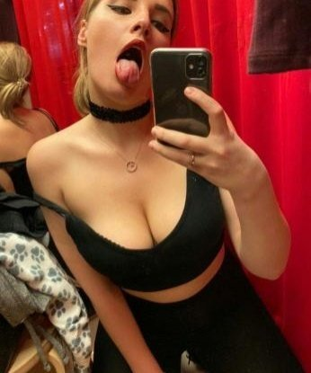 Сексуальная и игривая брюнетка ждет тебя у себя дома! Погрузись в мир страсти и наслаждения со мной. Абсолютная конфиденциальность и гарантия удовлетворения! 13835, 24 года